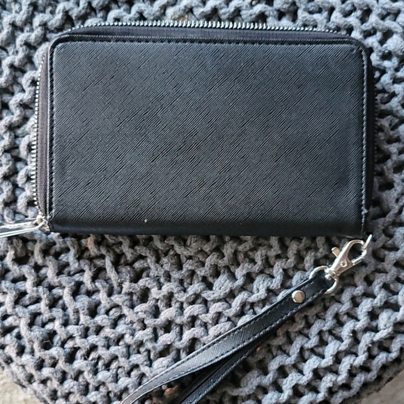 The Mandalorian Baby Yoda Zip Around Wallet - Picture 3 of 6